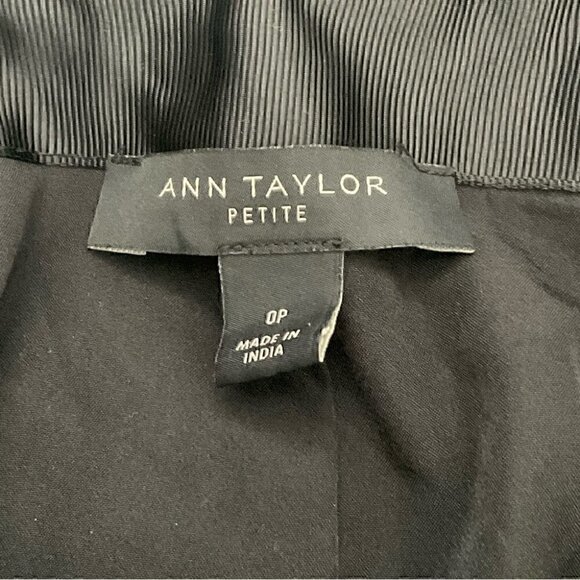 Ann Taylor beautiful Embroidered Pleated A Line Skirt - Picture 5 of 7